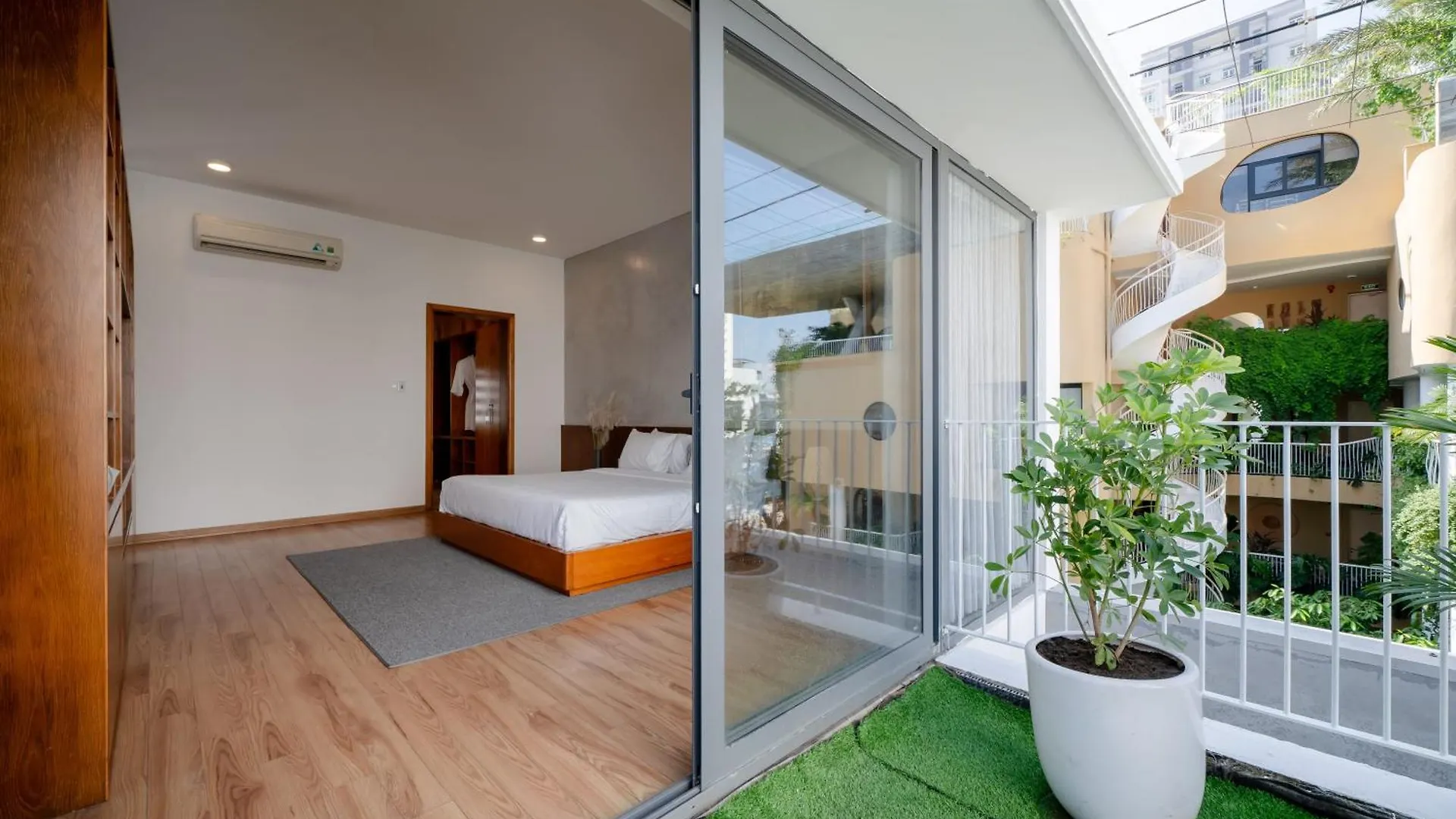 Sila Prana Villa - Luxury Private 8Brs Pool Villa Da Nang Beach 0*,  Vietnam